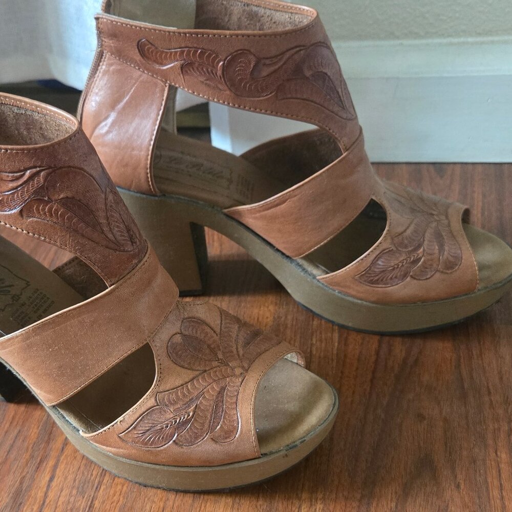 Authentic Hand-Tooled Leather Platform Sandals – Made in Mexico – Size 9 🌞